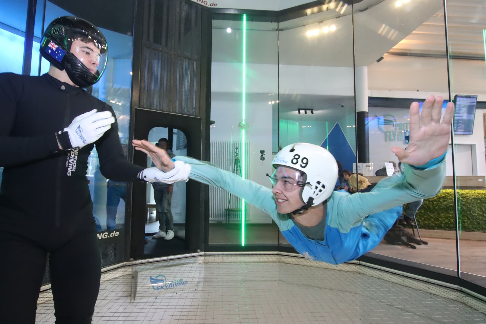 Willi beim Indoor-Skydiving im Windkanal