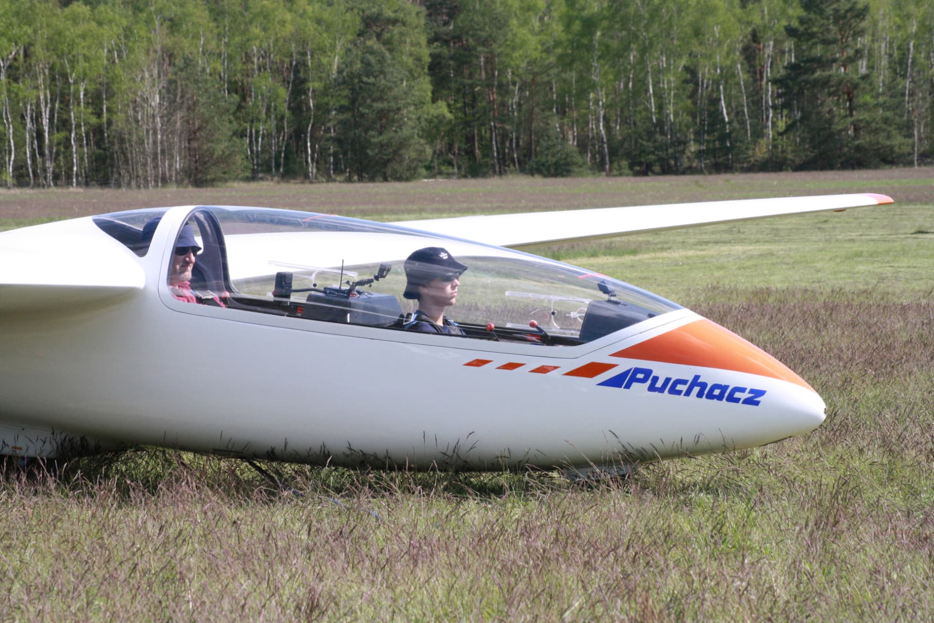 Willi als Flugschüler im Segelflugzeug Puchacz auf dem Flugplatz